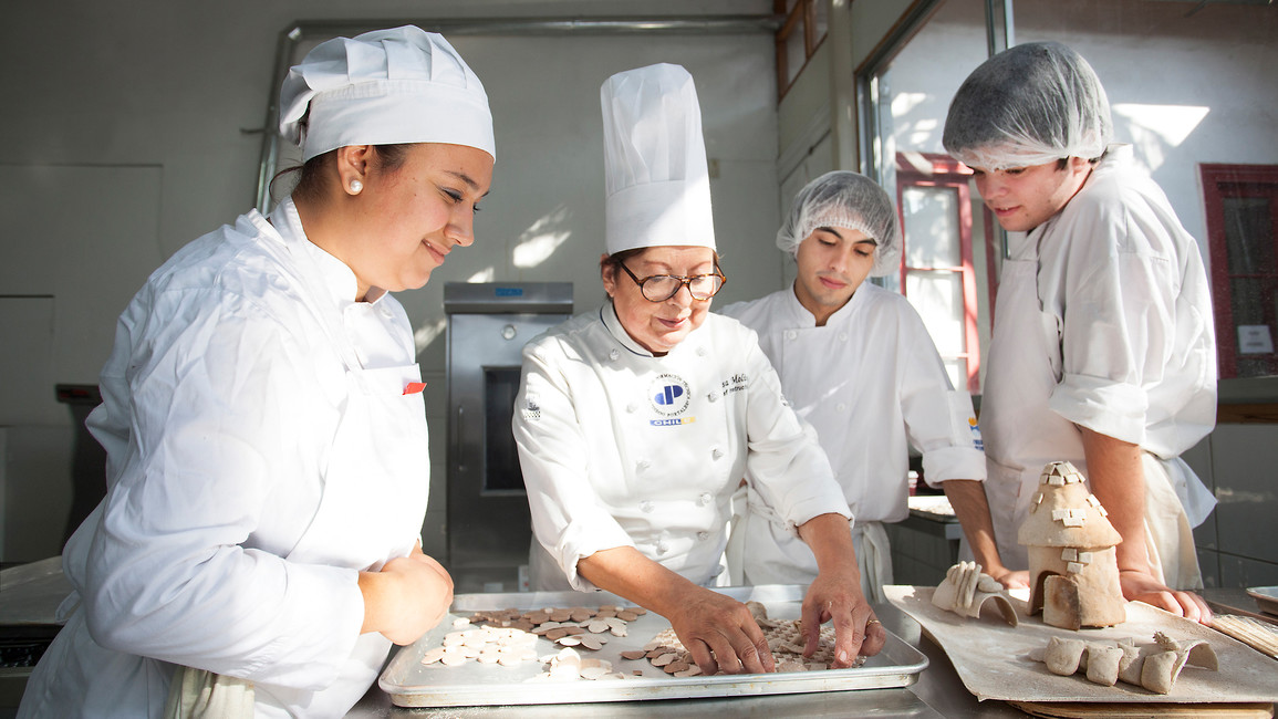 Szene einer deutsch-chilenische Trainingsmaßnahme bei der Fundación Cristo Vive in Chile