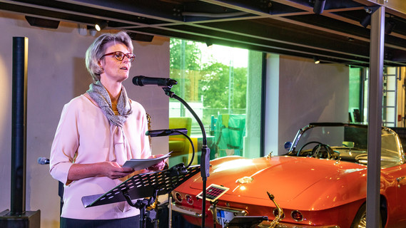 Bundesministerin Anja Karliczek während ihrer Rede im Rahmen des Sommerfestes der Wissenschaft am Vorabend des Nobelpreisträgertreffens in Lindau am Bodensee