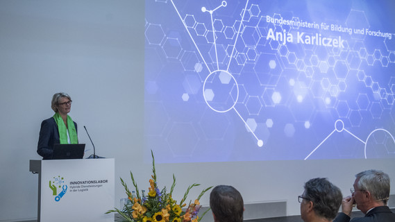 Bundesforschungsministerin Anja Karliczek während ihrer Eröffnungsrede