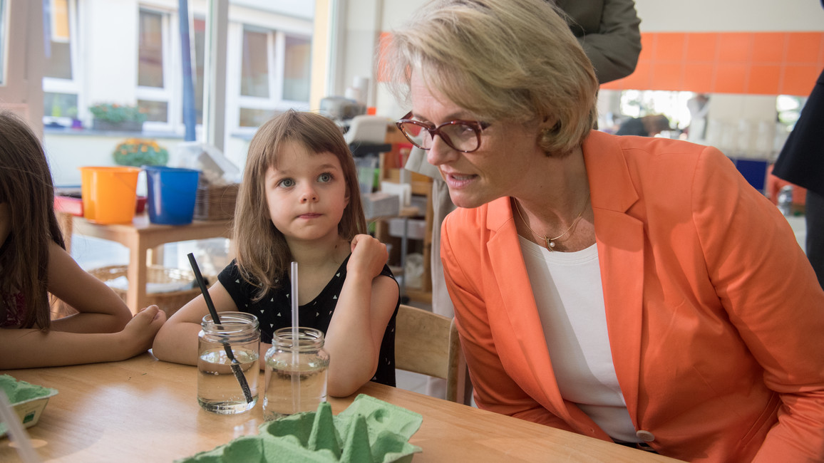 Bundesbildungsministerin Zu Gast Bei Kleinen Forschern Bmbf