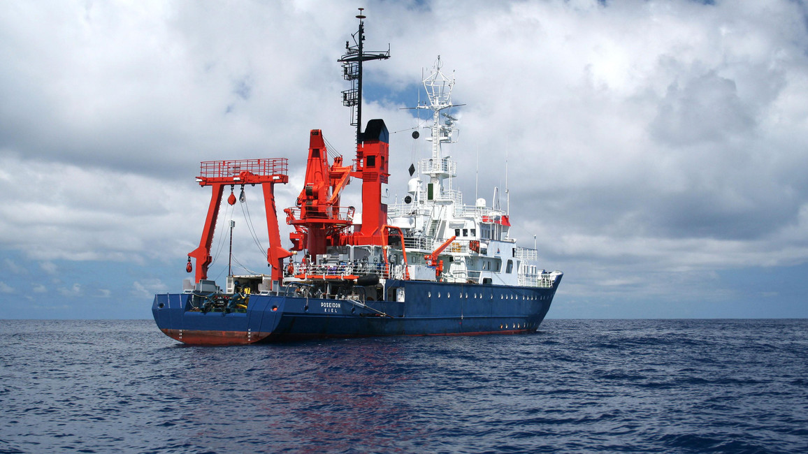 Forschungsschiff POSEIDON während Expedition POS403 vor den Azoren
