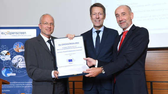Wolfgang Fecke, Generaldirektor von EU-OPENSCREEN, Georg Schütte, Jean-Eric Paquet, Leiter der Generaldirektion Forschung und Innovation (EU-Kommission)