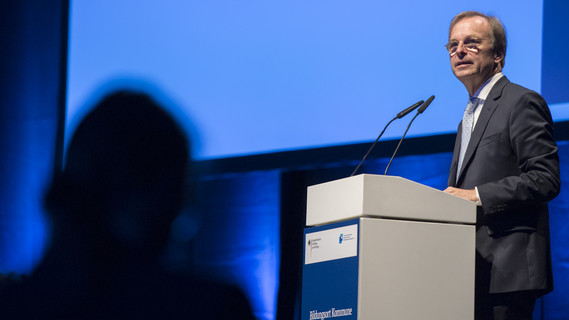 Thomas Rachel, Parlamentarischer Staatssekretär bei der Bundesministerin für Bildung und Forschung, eröffnete mit einem Grußwort die Konferenz.