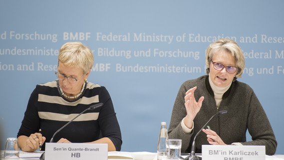 Pressekonferenzmit Ministerin Karliczek und Senatorin Quante-Brandt nach der Sitzung der GWK