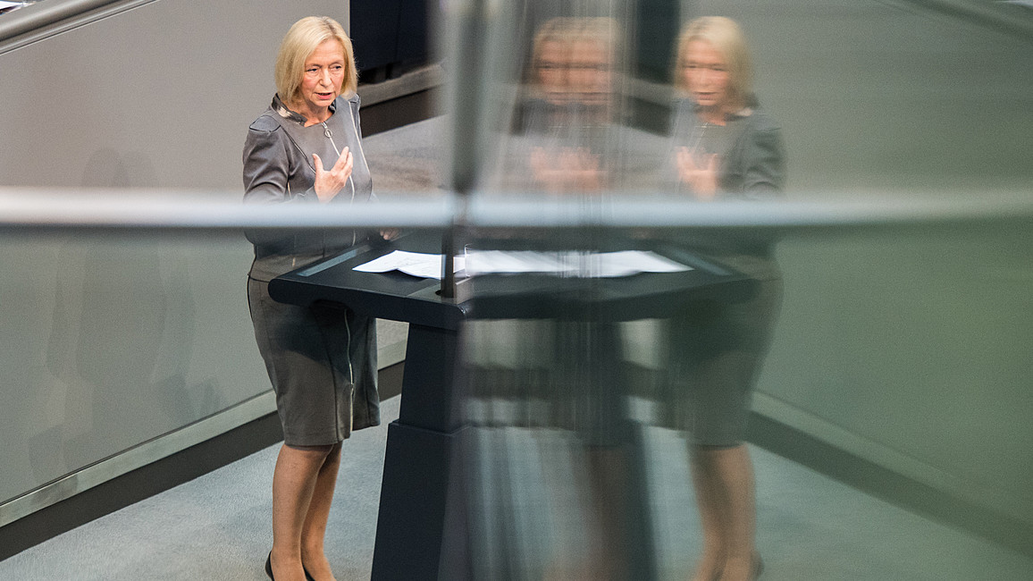 Johanna Wanka bringt den Haushaltsentwurf des BMBF vor dem Deutschen Bundestag ein
