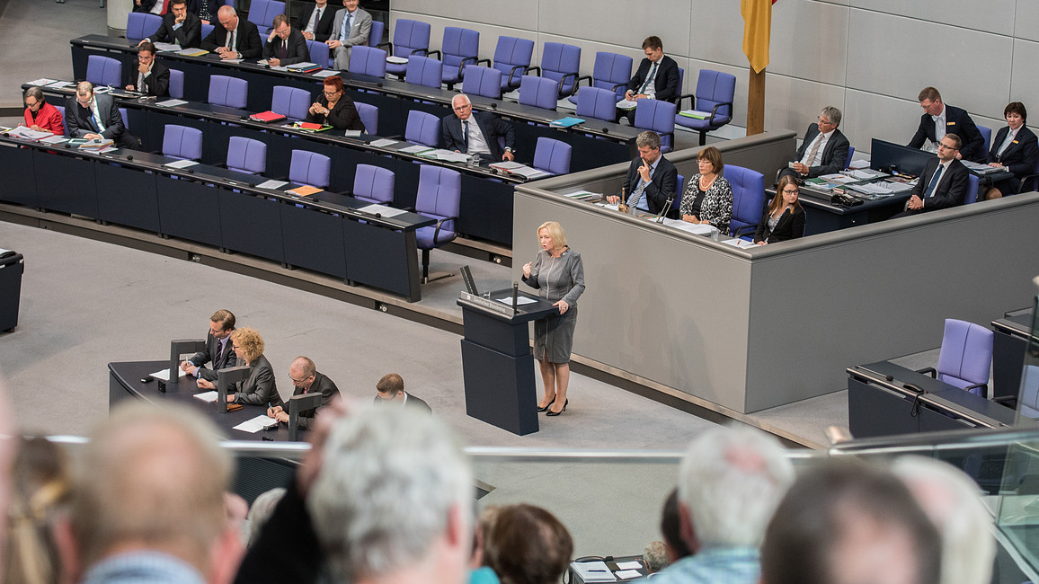 Johanna Wanka bringt den Haushaltsentwurf des BMBF vor dem Deutschen Bundestag ein