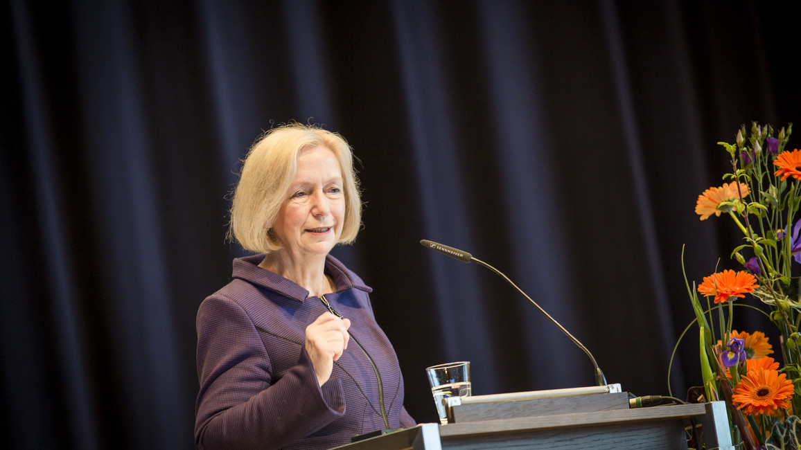 Johanna Wanka spricht auf der i-Wing 2015