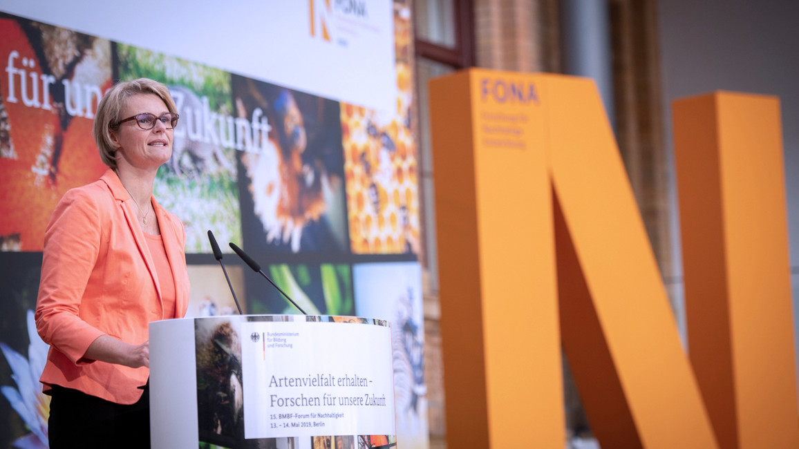 Bundesministerin Anja Karliczek eröffnet die Konferenz.