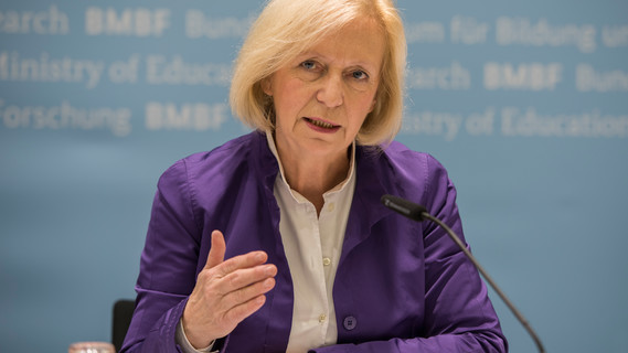 Bundesbildungsministerin Johanna Wanka startet die zweite Phase des Qualitätspakts Lehre.