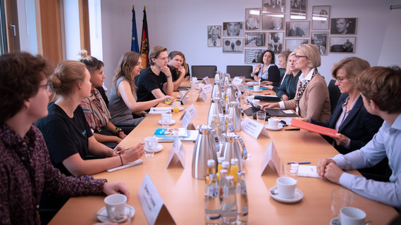 Karliczek trifft youPan