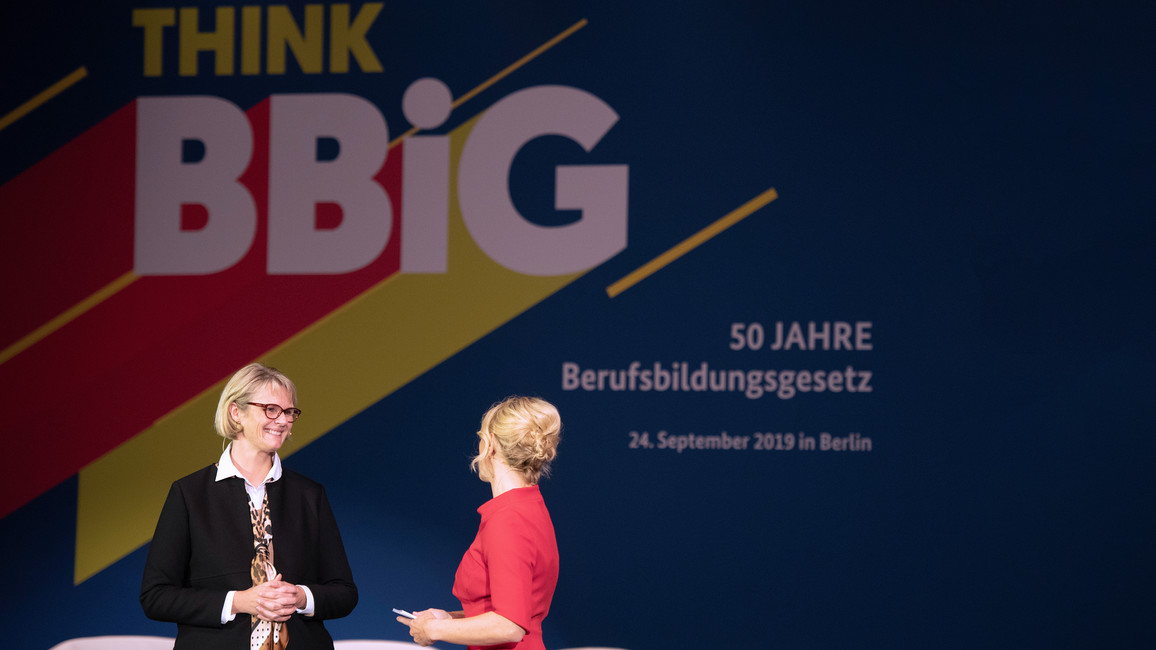 Ministerin Karliczek eröffnet die Festveranstaltung