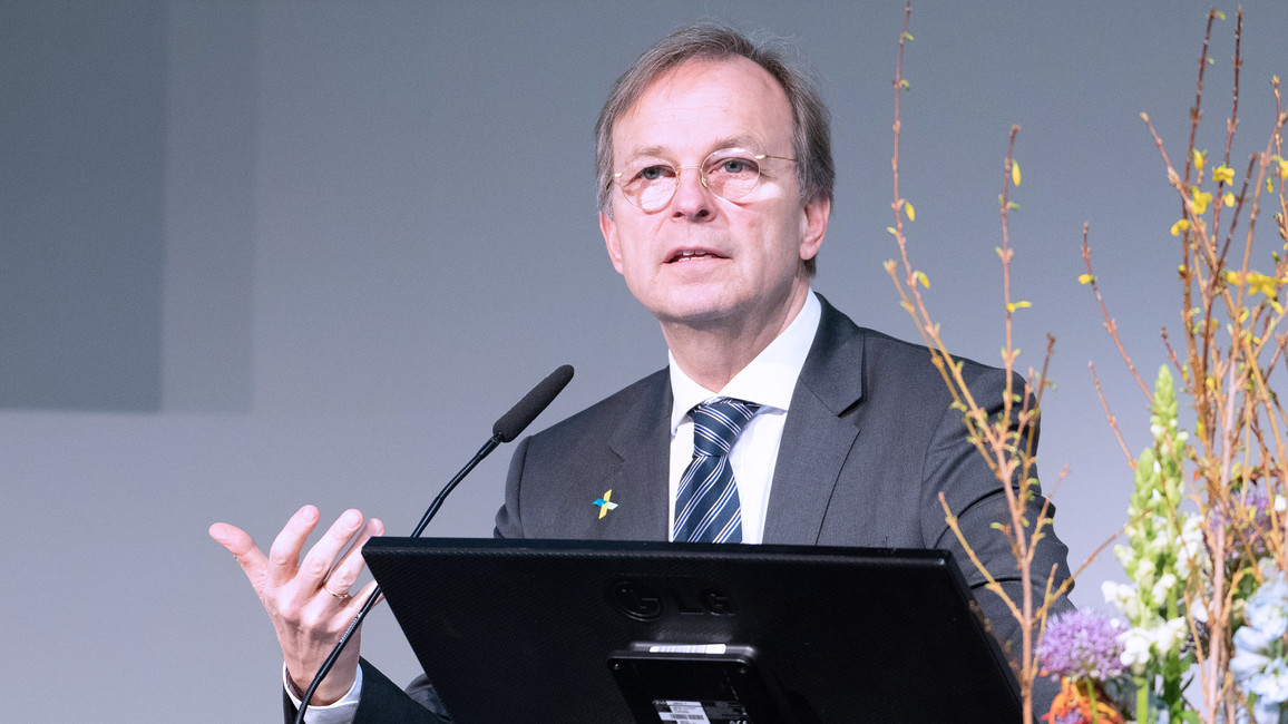 Thomas Rachel, Parlamentarischer Staatssekretär bei der Bundesministerin für Bildung und Forschung, während seiner Rede auf dem Deutschen Krebskongress 2020.