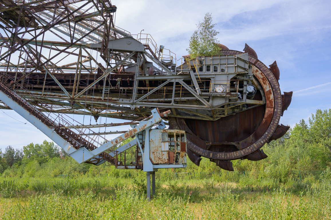 Schaufelradbagger im Grünen
