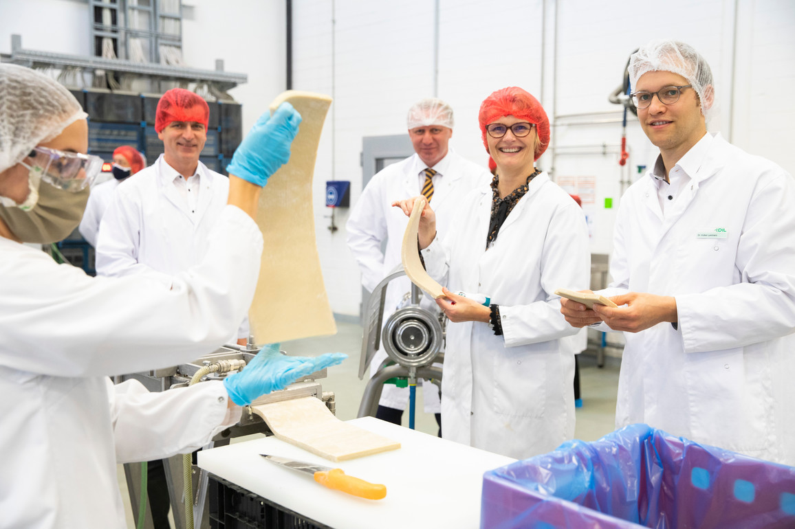 Ministerin Karliczek besucht das Deutsches Institut für Lebensmitteltechnik e. V.