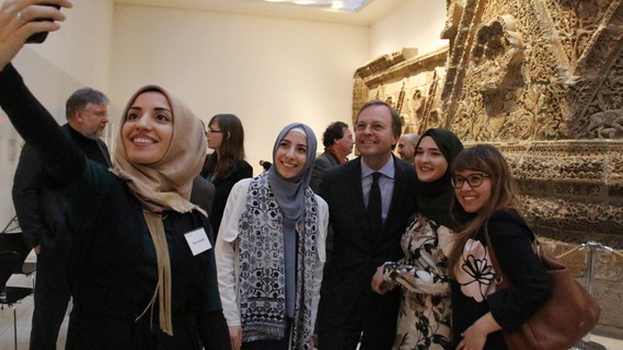 Der Parlamentarische Staatssekretär, Thomas Rachel, bei einer Veranstaltung des Avicenna-Studienwerks.