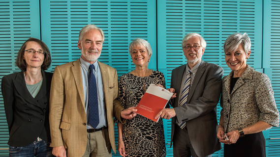 Übergabe des Berichts