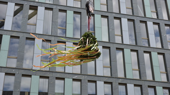 Richtkranz beim Richtfest zum Futurium (ehemals Haus der Zukunft)