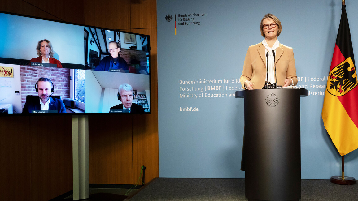 Bundesforschungsministerin Anja Karliczek gibt im Rahmen einer Pressekonferenz die Gewinner im Wettbewerb 'Clusters4Future' bekannt.