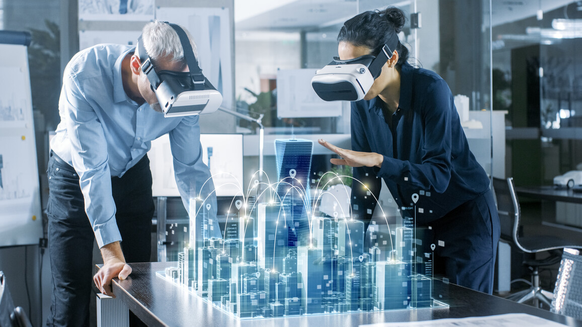 Ingenieure mit VR-Brillen