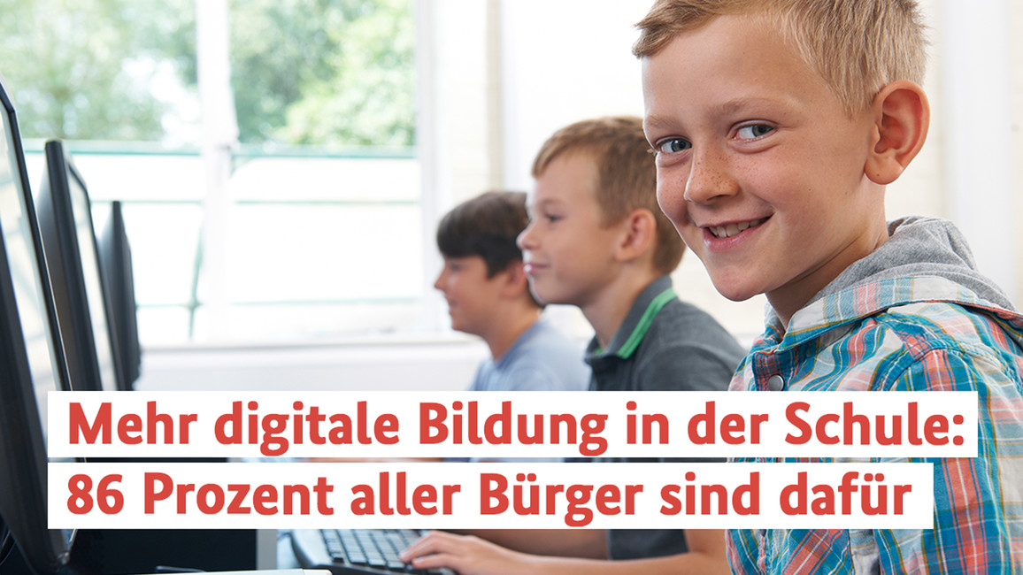Grundschulkindern in einer Computer-Klasse