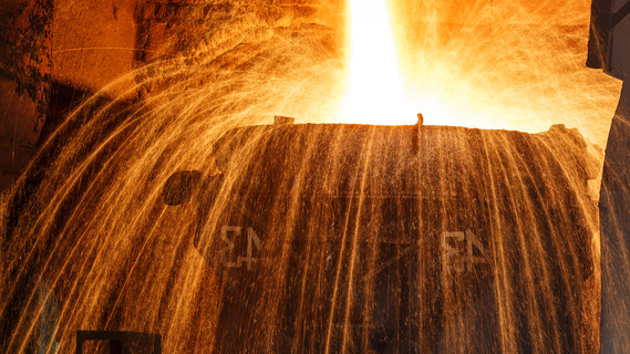 Ein Hochofen in einem Stahlwerk