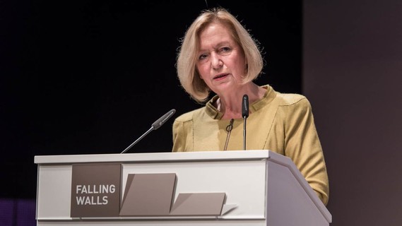 Bundesministerin Johanna Wanka bei der Falling Walls Konferenz 2016