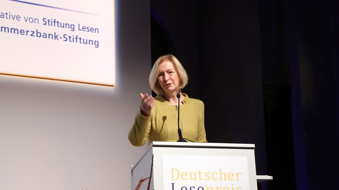 Bundesministerin Wanka auf der Preisverleihung des Deutschen Lesepreises 2016