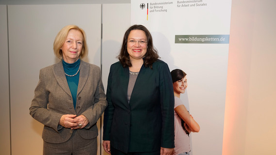 Bundesbildungsministerin Johanna Wanka und Bundesarbeitsministerin Andrea Nahles bei der Bildungskettenkonferenz 2016