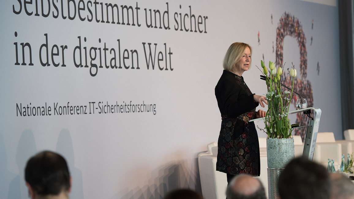 Bundesforschungsministerin Johanna Wanka eröffnet die Konferenz