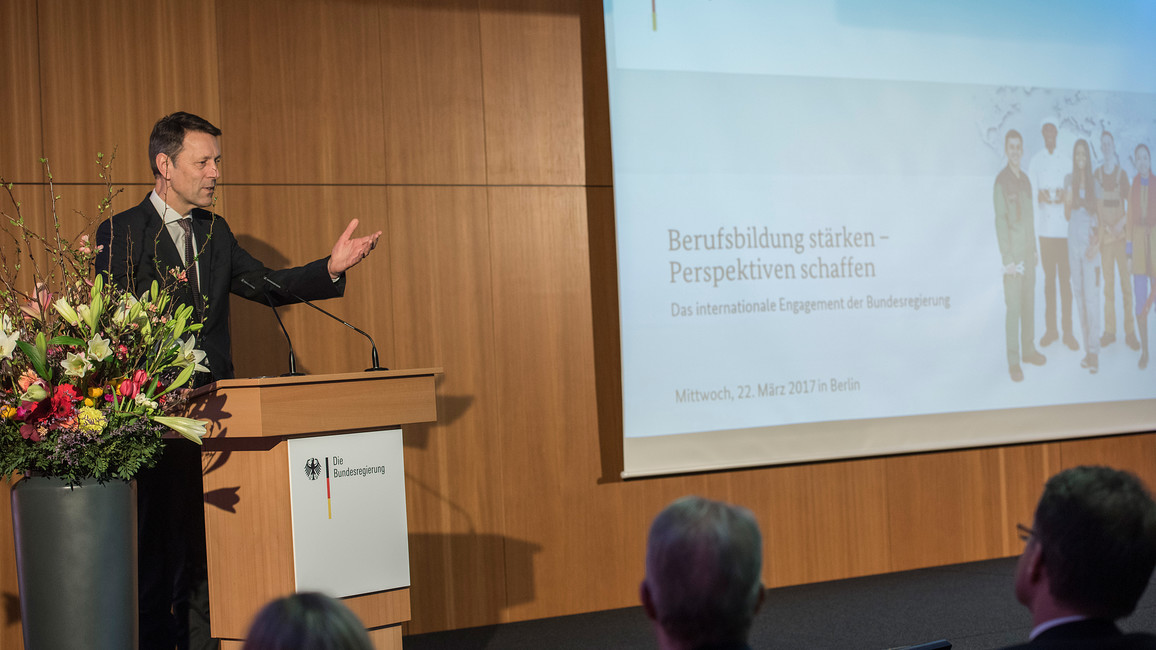 In Berlin fand die Bilanzkonferenz zur internationalen Berufsbildung statt. Georg Schütte, Staatssekretär im BMBF, eröffnete die Konferenz.