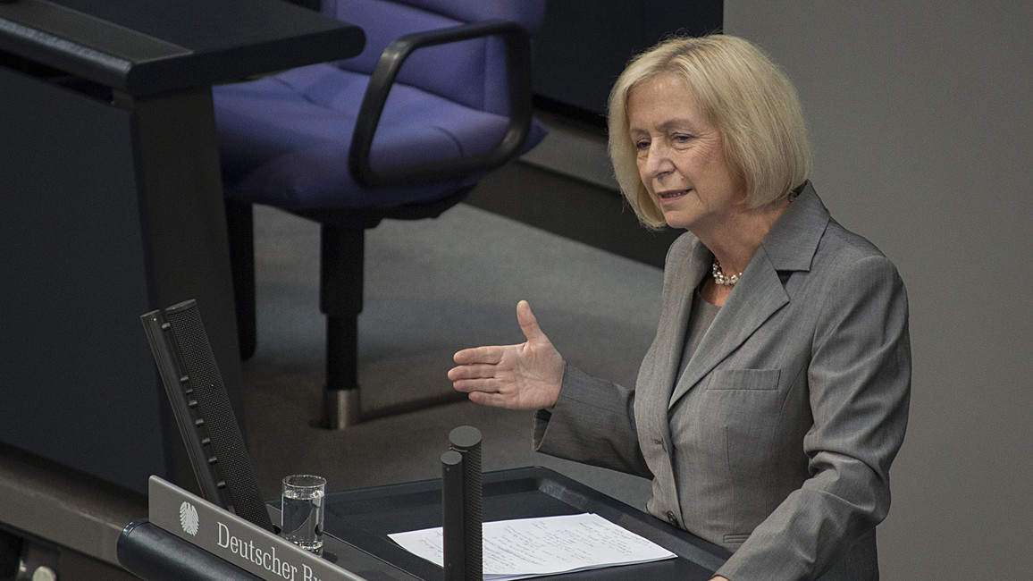 Johanna Wanka, Bundesministerin für Bildung und Forschung, spricht im Deutschen Bundestag