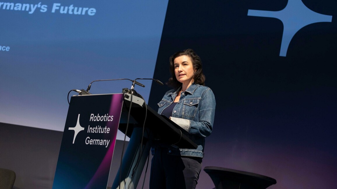 Von der German Robotics Conference zum RoboCup: Bär setzt auf den „German Way of Robotics“ - BMFTR